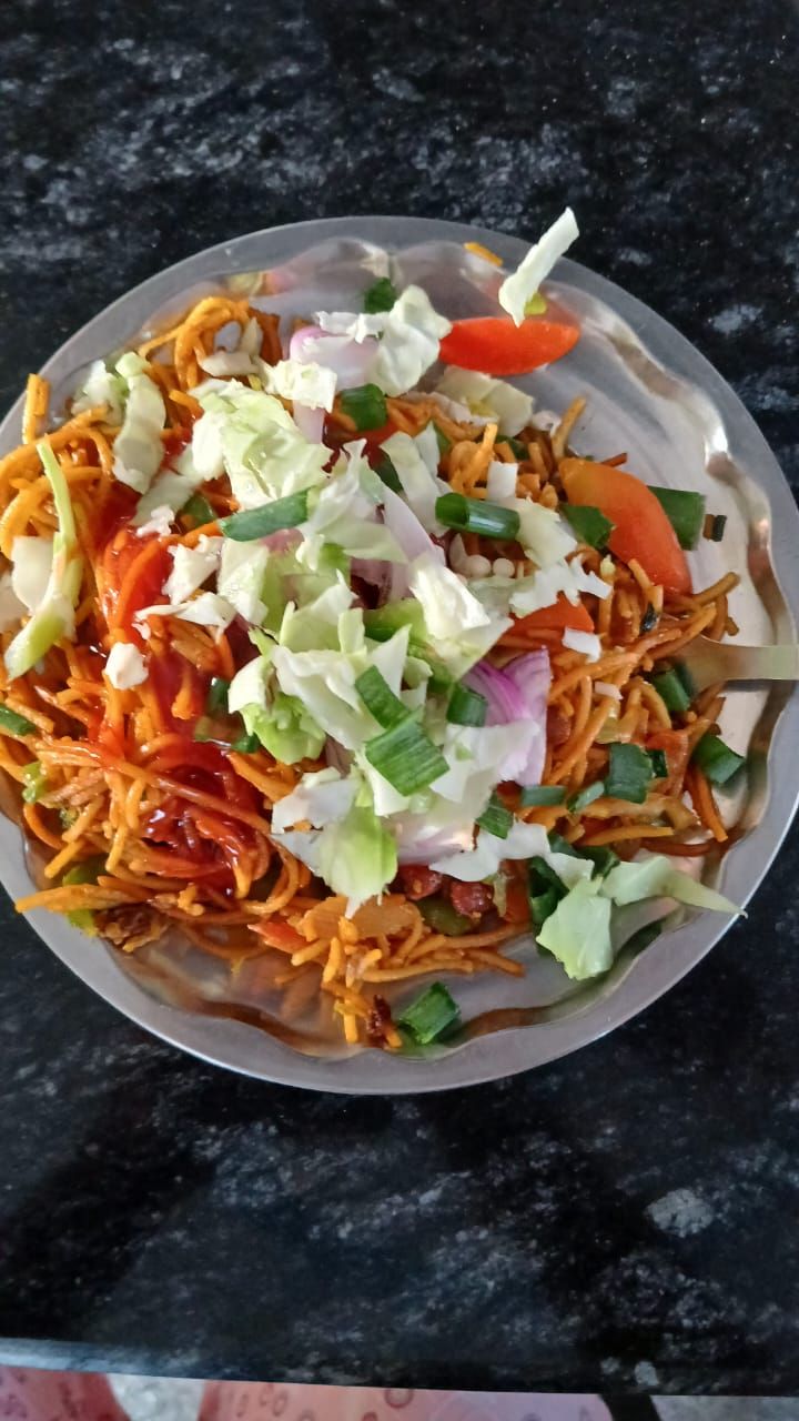 Masala chowmein tossed with tomato, onion and cabbage